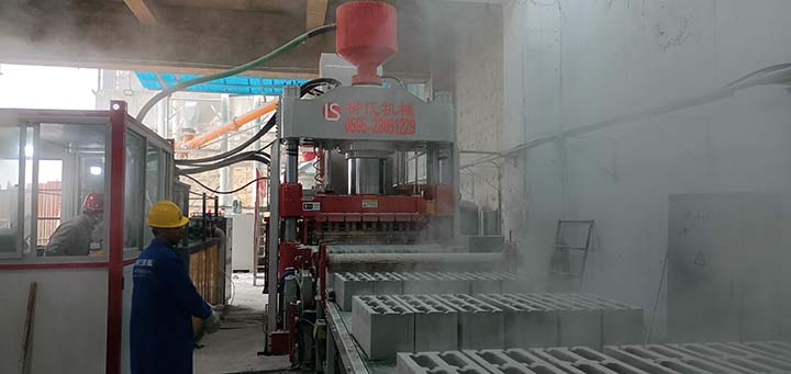 雙向靜壓磚機生產現場
