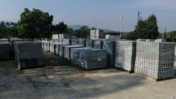 仿石PC透水磚生產現場