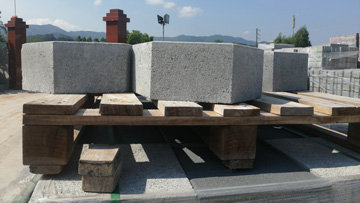 仿石PC透水磚生產現場