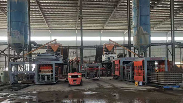 免托板磚機(jī)與普通水泥免燒磚機(jī)并行生產(chǎn)